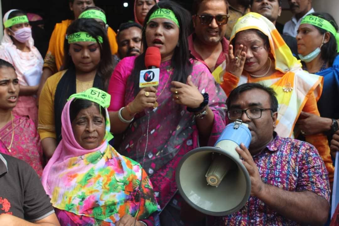 ডাঃ দীপক নাগের শাস্তির দাবীতে অনুষ্ঠিত মানববন্ধনে স্বপ্না খন্দকারের নেতৃত্বে মানবাধিকার সংগঠনের অংশগ্রহণ।।