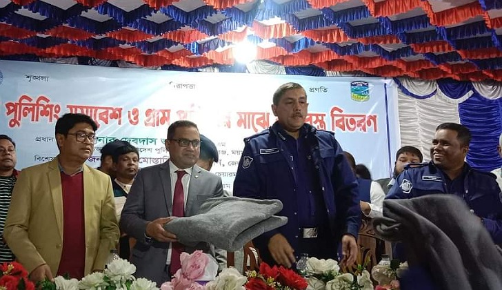 ময়মনসিংহ সদরে বিট পুলিশিং সমাবেশ ও গ্রাম পুলিশের মাঝে শীতবস্ত্র বিতরণ