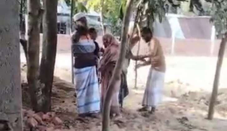 গাছ কাঁটায় বাঁধা দিতে গেলে বৃদ্ধ মহিলাকে মারধর