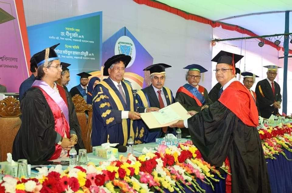 বাংলাদেশ কৃষি বিশ্ববিদ্যালয়ের সমাবর্তনে কৃষিমন্ত্রী