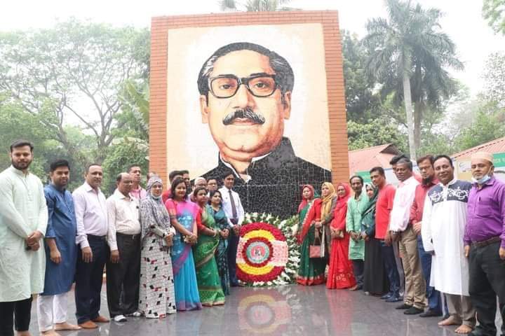 শেখ মুজিবুর রহমানের জন্মবার্ষিকীতে সিটি করপোরেশনের শ্রদ্ধাঞ্জলি