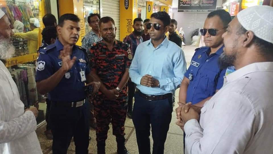 ময়মনসিংহে মার্কেটে অগ্নিকাণ্ডের ঘটনা নিরোধকল্পে পরিদর্শন করেন প্রশাসন