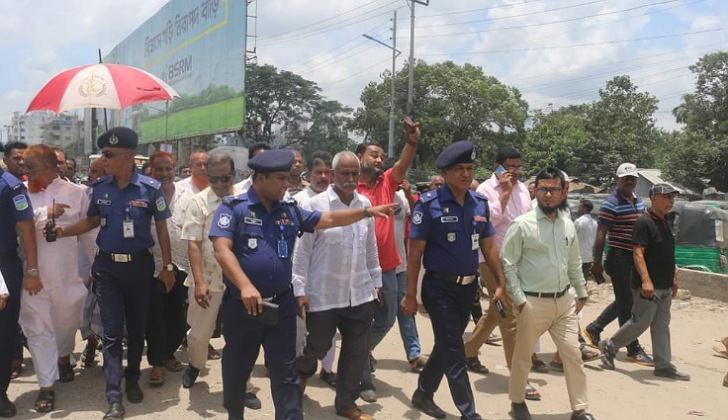 ময়মনসিংহে ঘরমুখো মানুষের নিরাপত্তা ও যানযট নিরসনে পুলিশ মোতায়েন