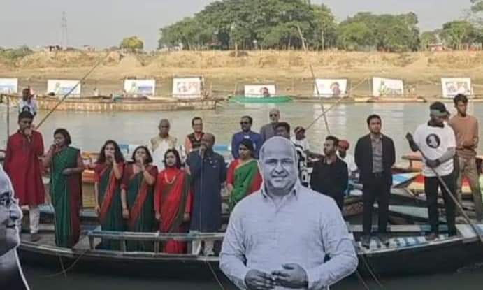 ব্রহ্মপুত্রে নৌকা ভাসিয়ে মোহিত উর রহমান শান্তর প্রচারনা