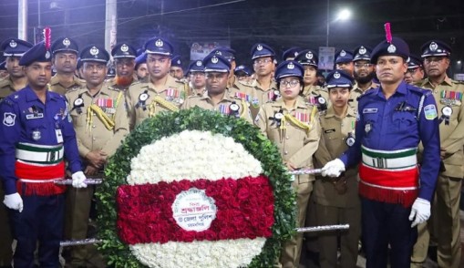 ভাষা শহিদদের স্মরণে ময়মনসিংহ জেলা পুলিশ কতৃক শ্রদ্ধাঞ্জলি অর্পণ