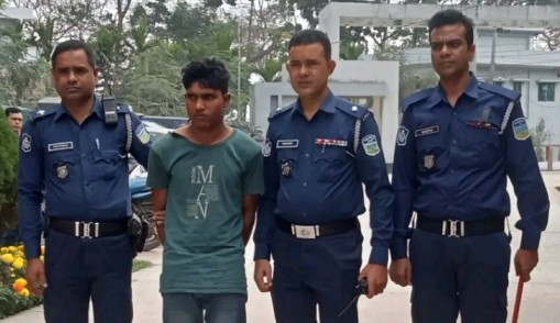 ময়মনসিংহ স্টেশনে যাত্রীকে ছুড়িকাঘাত করা আসামী গ্রেফতার