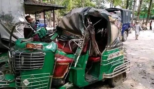 ময়মনসিংহের ত্রিশালে বাসের ধাক্কায় নিহত অটোরিকশার ৩ যাত্রী