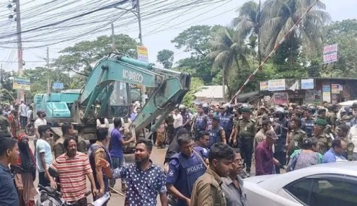 ময়মনসিংহে সানকিপাড়ায় অবৈধ স্থাপনায় উচ্ছেদ অভিযান